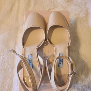 Beige patent leather prada pumps never worn, 38.5